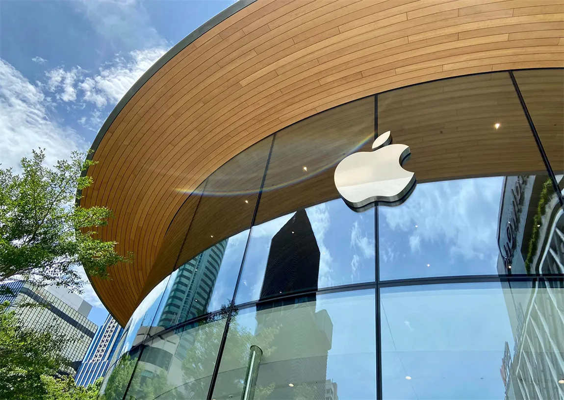 泰美啦！落地玻璃帷幕結合曲木工藝，東南亞最大 Apple Store 成曼谷新地標，世界最長城市名環繞的預告牆也超吸睛-3.jpg