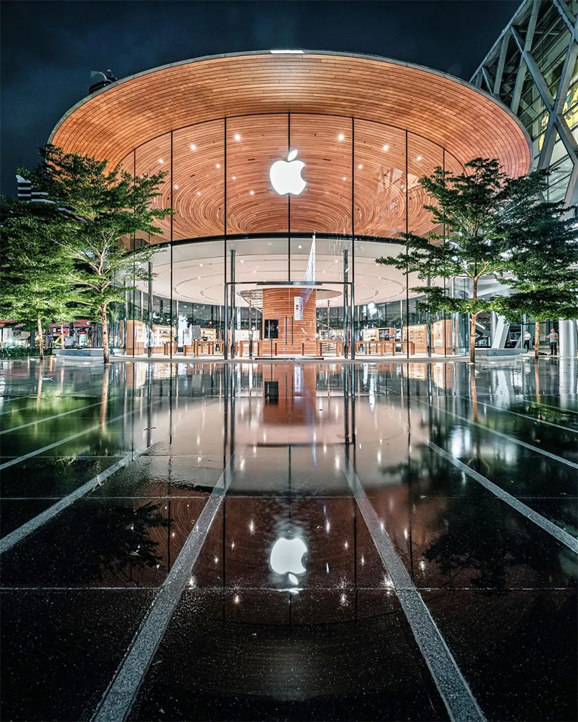 Photo by v e t i s in Apple Central World with @apple. 图片中可能有：户外-1.jpg